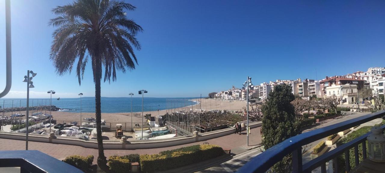 Beachfront Apartment With Private Parking Sant Pol De Mar Exterior foto