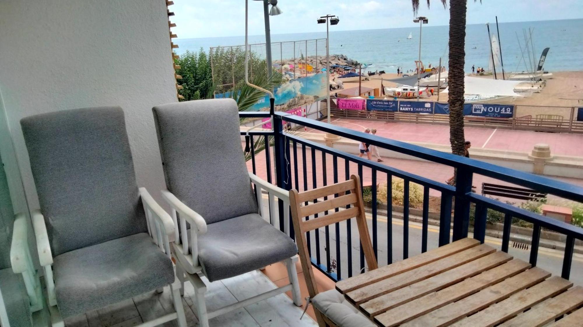 Beachfront Apartment With Private Parking Sant Pol De Mar Exterior foto